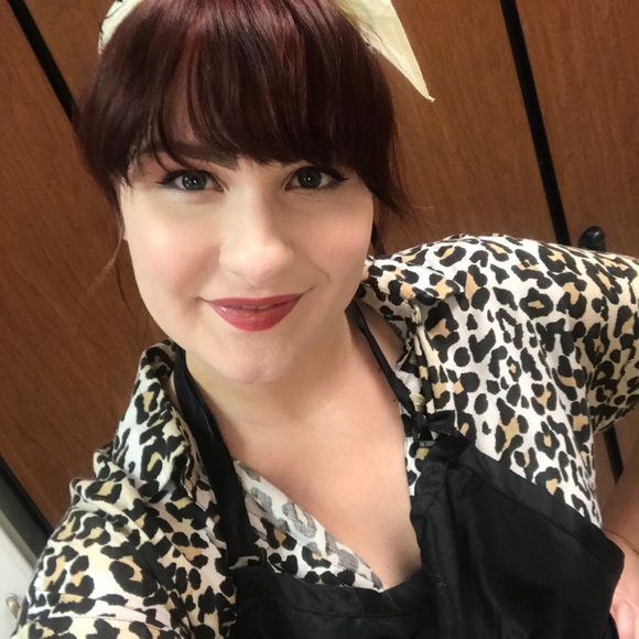 Meet your Posher, Tori - Picture 2 of 5